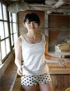 rosimm-王爷含丫鬟乳3p嗯啊