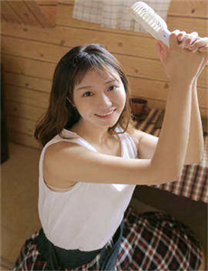 美女裸照动态图-战龙四驱
