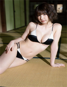 性饥渴的漂亮女邻居-校园春色电影